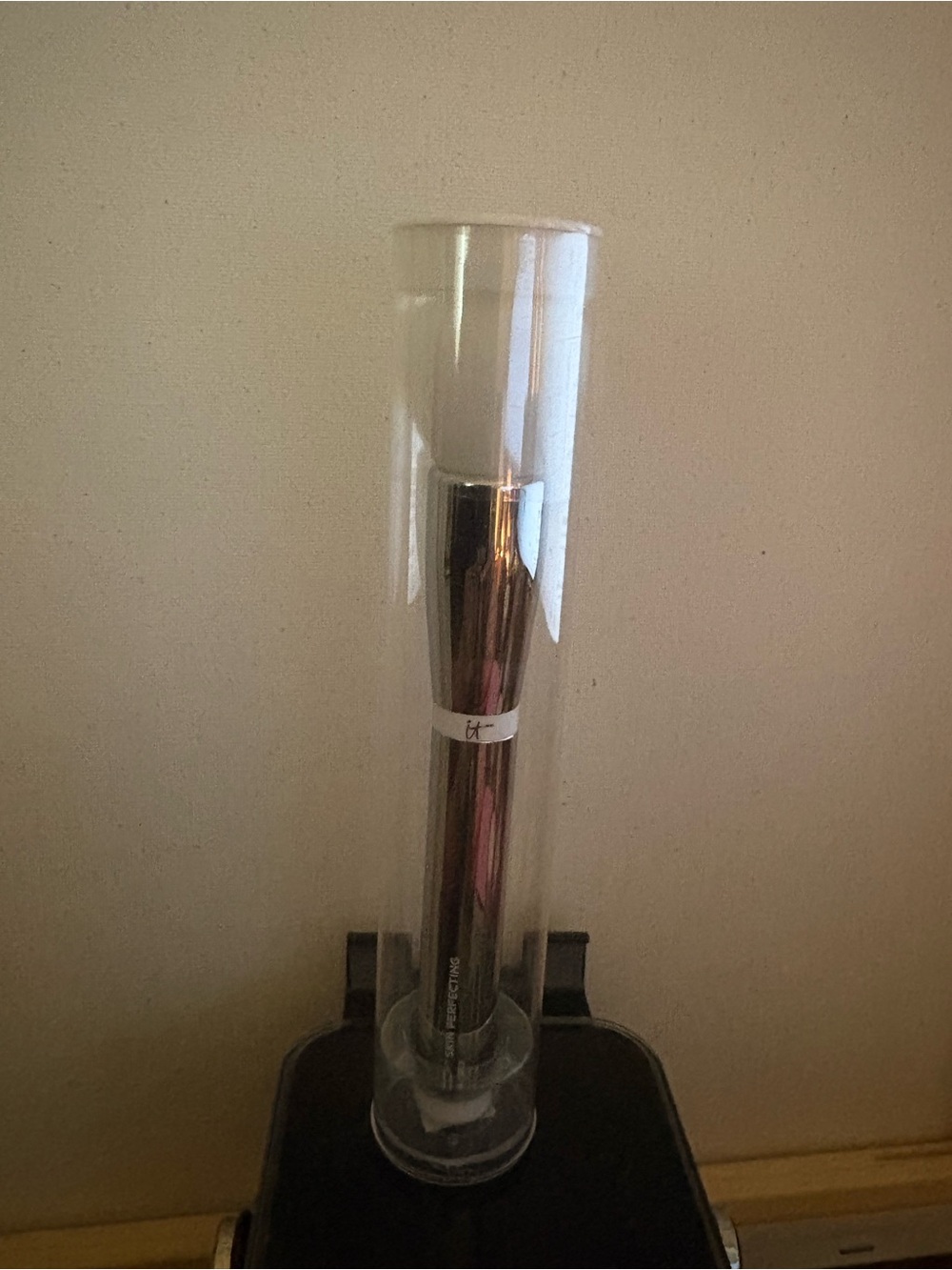 it cosmetics Silver Makeup Brush with Clear Protective Tube
